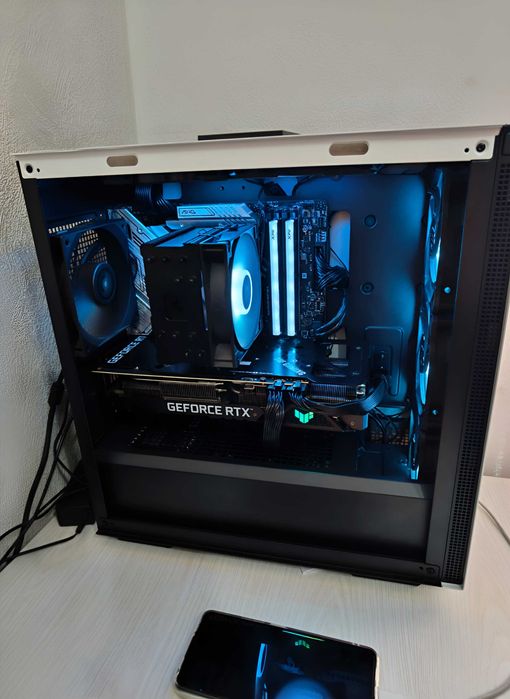 Яхши зўр компютер сотилади