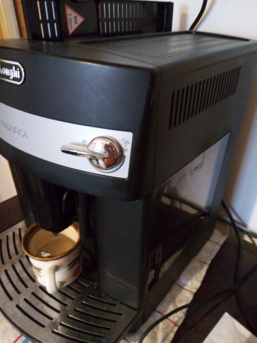 Expresor DeLonghi magnifia