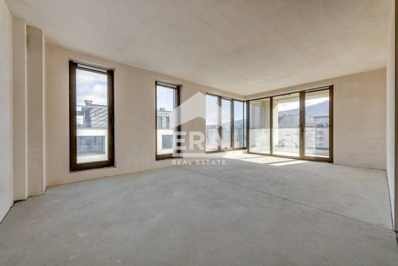 Южен четиристаен апартамент в луксозна сграда с АКТ 16 в кв. Кръстова