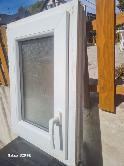 Geam termopan rehau