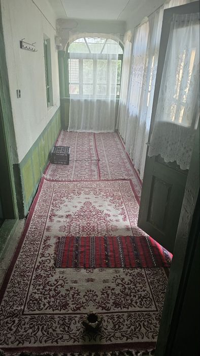 Casă de vânzare cu anexe și grădină