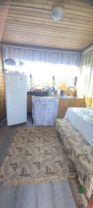 Отдельно стоящие деревянные домики.