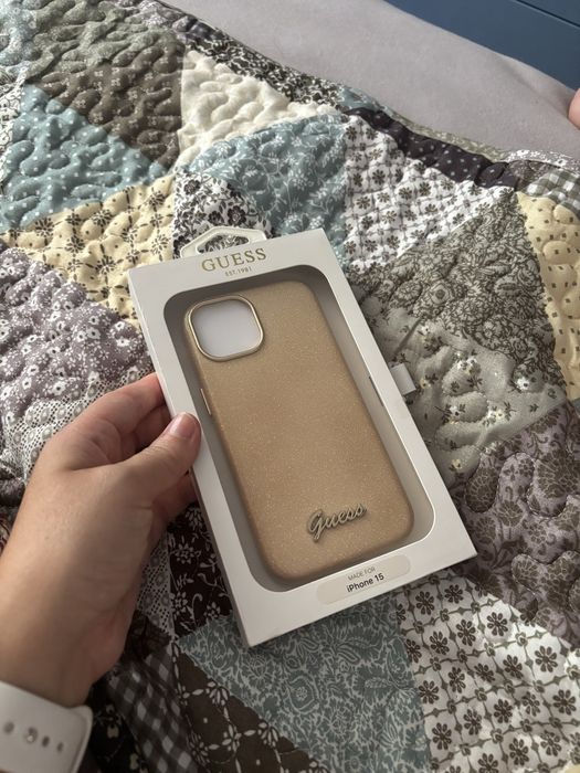 Husa guess iphone 15 gold