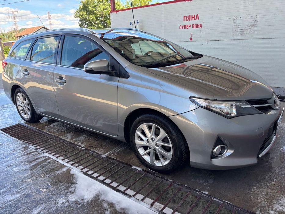 Автомобил Toyota Auris