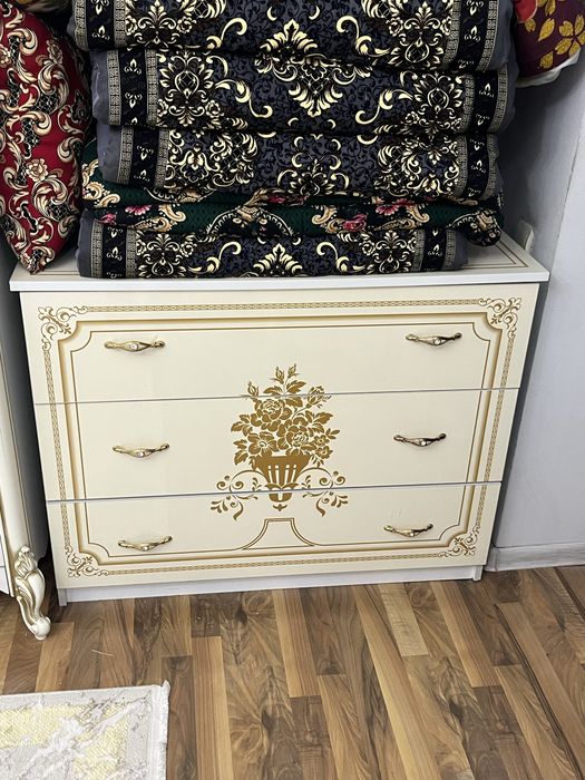 Продам спальный гарнитур б/у  235000  Алматы