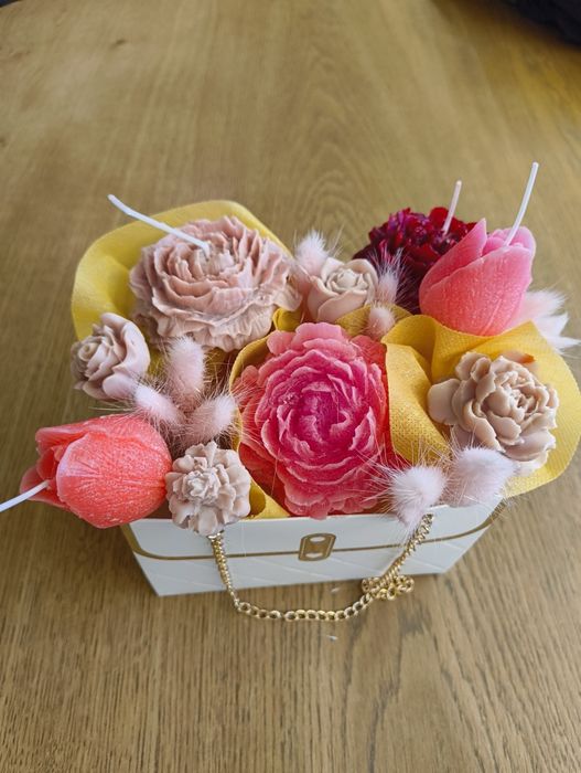 Букет с ароматни цветя от восък