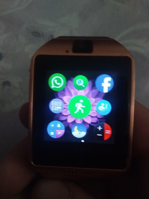 Smart Watch q18  sotiladi