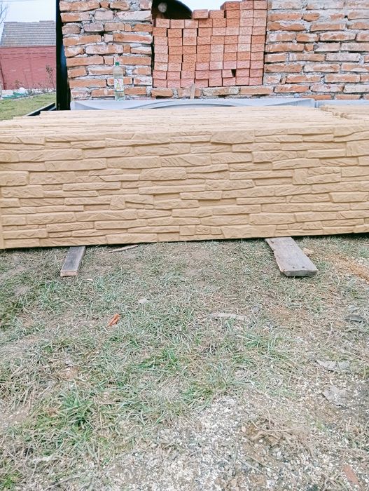 Placi , stâlpi și pălărie din beton