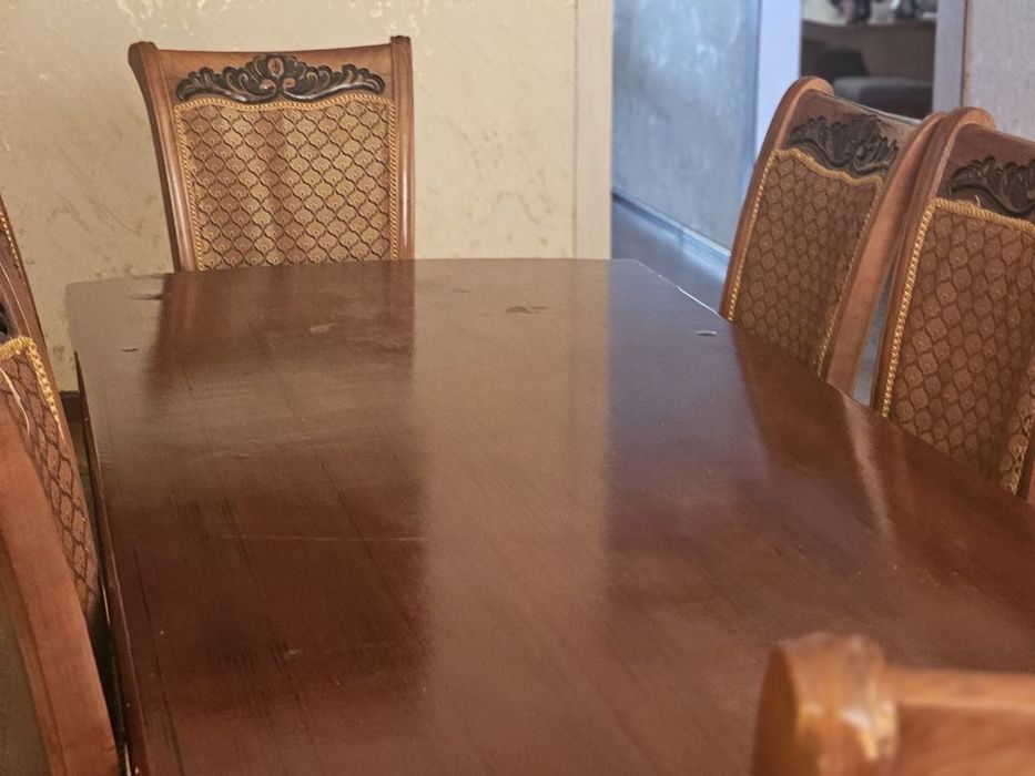 Стол стул.         .