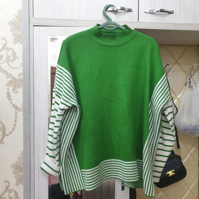 Свитер и блузки женские