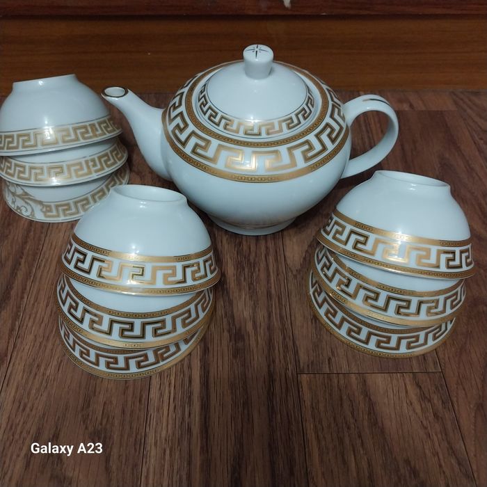 Чайный сервиз.чайник и 9 пиалушек