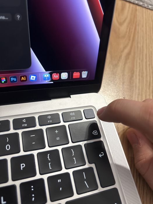 MacBook Air 2020, M1 - condiție excelentă, 8GB RAM, 86% baterie, 256GB