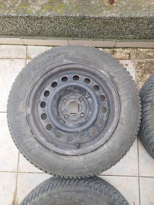 Продавам 4 бр. джанти със зимни гуми за Рено 175*65*14