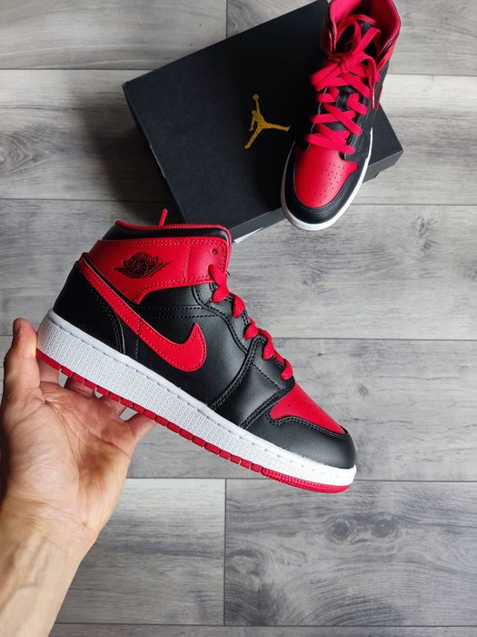 Air Jordan 1 Mid Alternate Bred