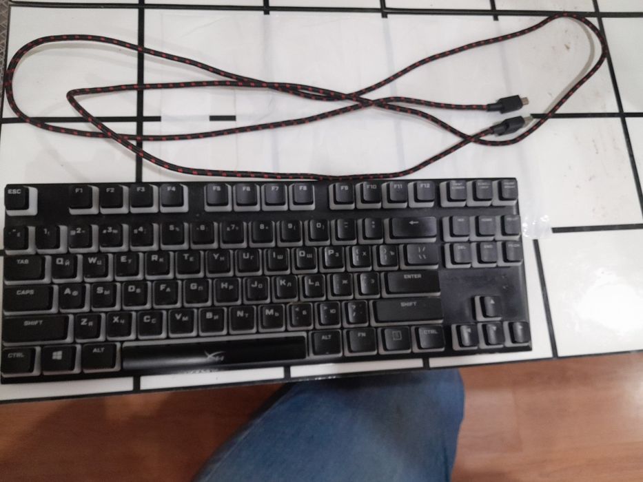 Продам клавиатуру