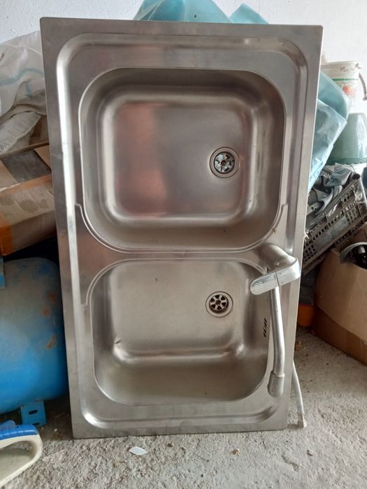 chiuveta de bucatarie cu robinet