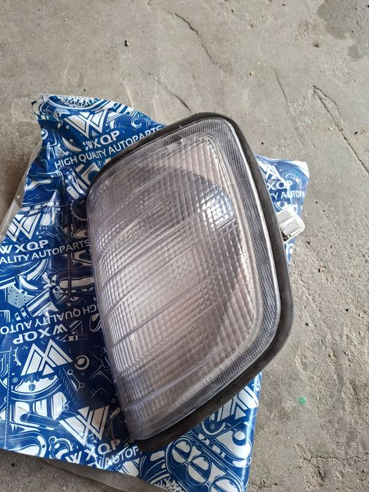 Задний фонарь на Мерс 124