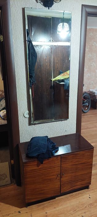 Продам зеркало с тумбой