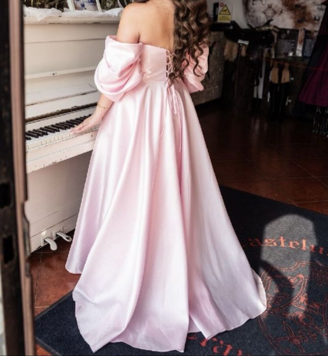 Rochie lunga cu trena.