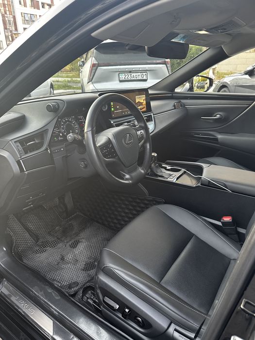 Lexus ES300h 2023