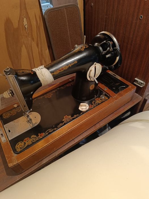 Швейная машина производства ссср