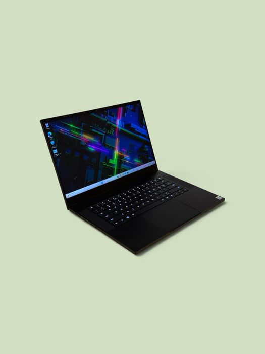 Геймърски Лаптоп 15.6’Full HD IPS 300Hz RTX 2080 Super 8GB Core I7-10875H Razer Blade Advanced 15 32GB DDR4 1TB SSD