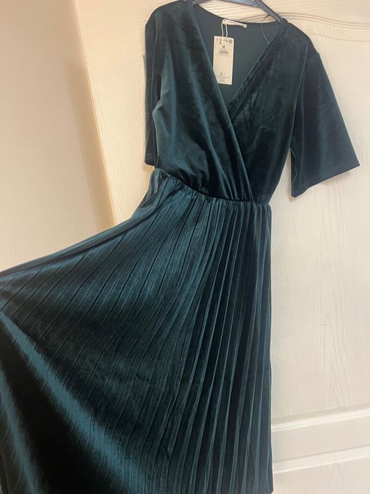 Зелена рокля, кадифе Reserved M, нова