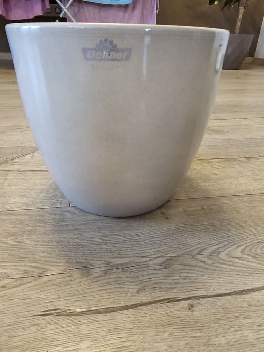 Саксии пластмасови и порцеланови