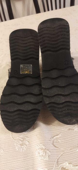 Продавам дамски боти