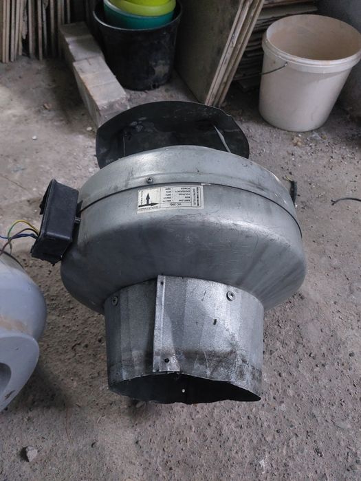 Продам вытяжки, вентиляторы.