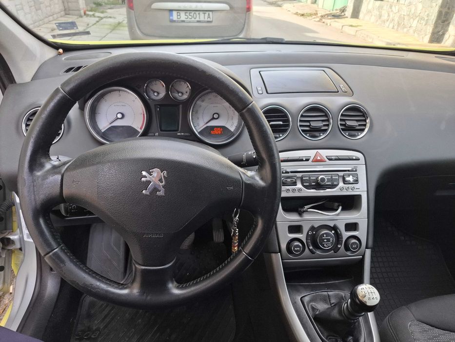 Продавам Пежо 308