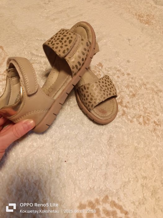 Продам пакет обуви для девочки