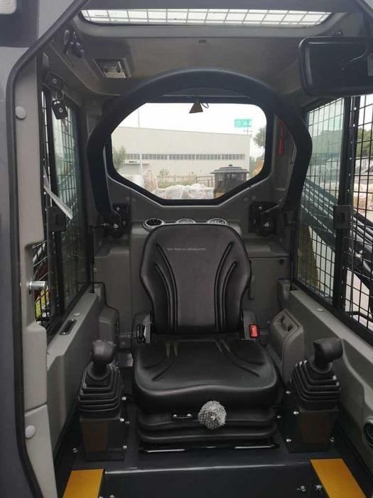 XCMG XC740K — колесный мини-погрузчик с бортовым поворотом 0.45 куб