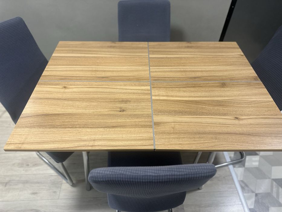 Маса с четири стола