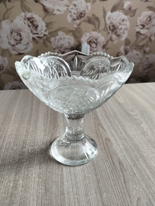 Продам хрустальные вазы