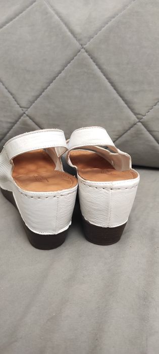 Продам босоножки