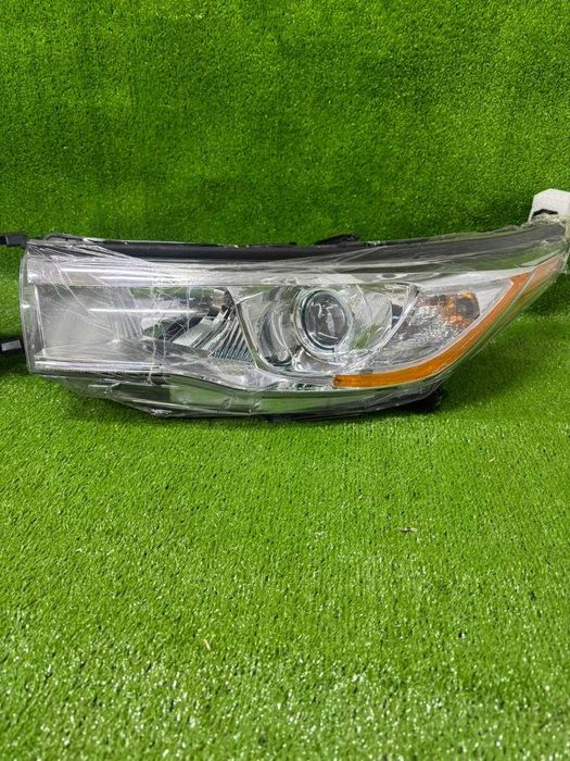 Фара на Toyota Highlander дубликат