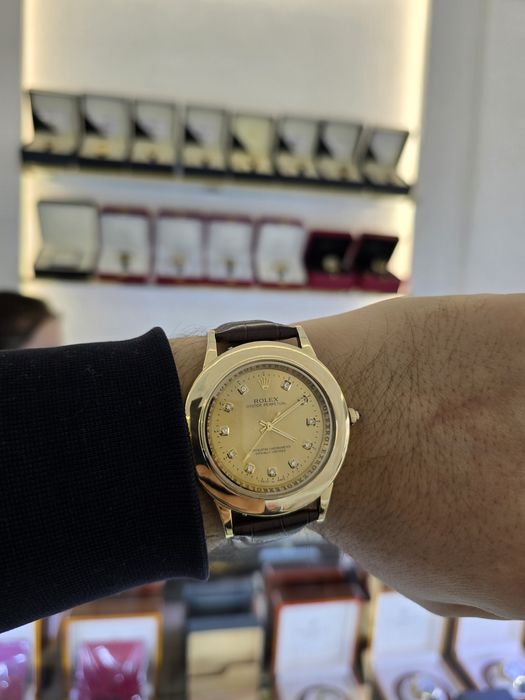 Продам золотые Ролексы новой модели с тремя видами циферблата.