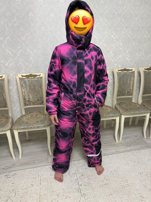 Продам новый зимний комбинезон для девочки.