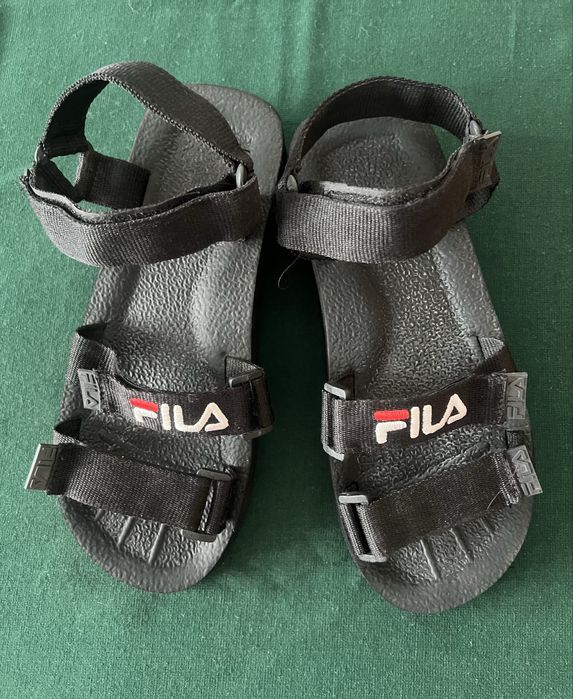 Sandale usoare, confortabile, cu talpa plata, benzi cu scai de la Fila, marimea 40