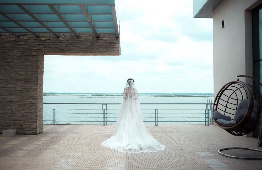 Луксозна сватбена рокля от известната испанска марка "Pronovias".