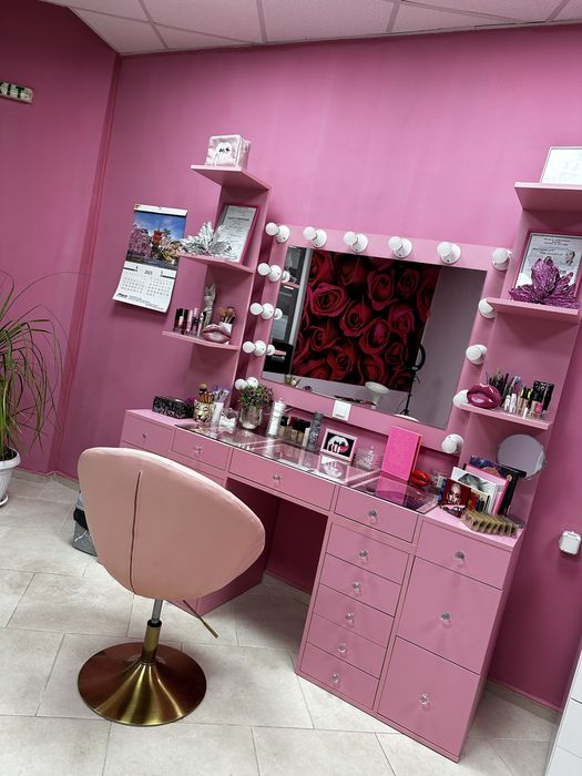 Комплект “Розова Виена”, тоалетка, етажерки и огледало “Холивуд”