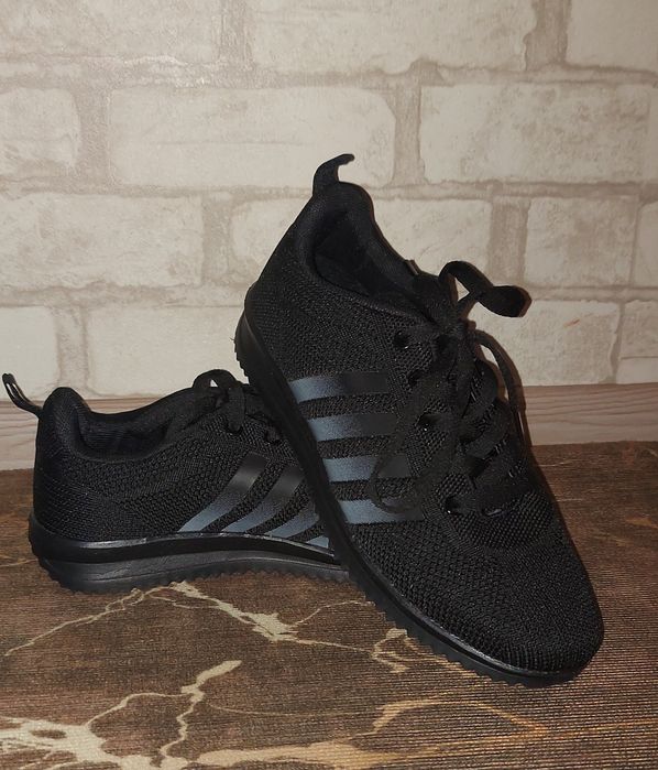 Продам мужские кроссовки