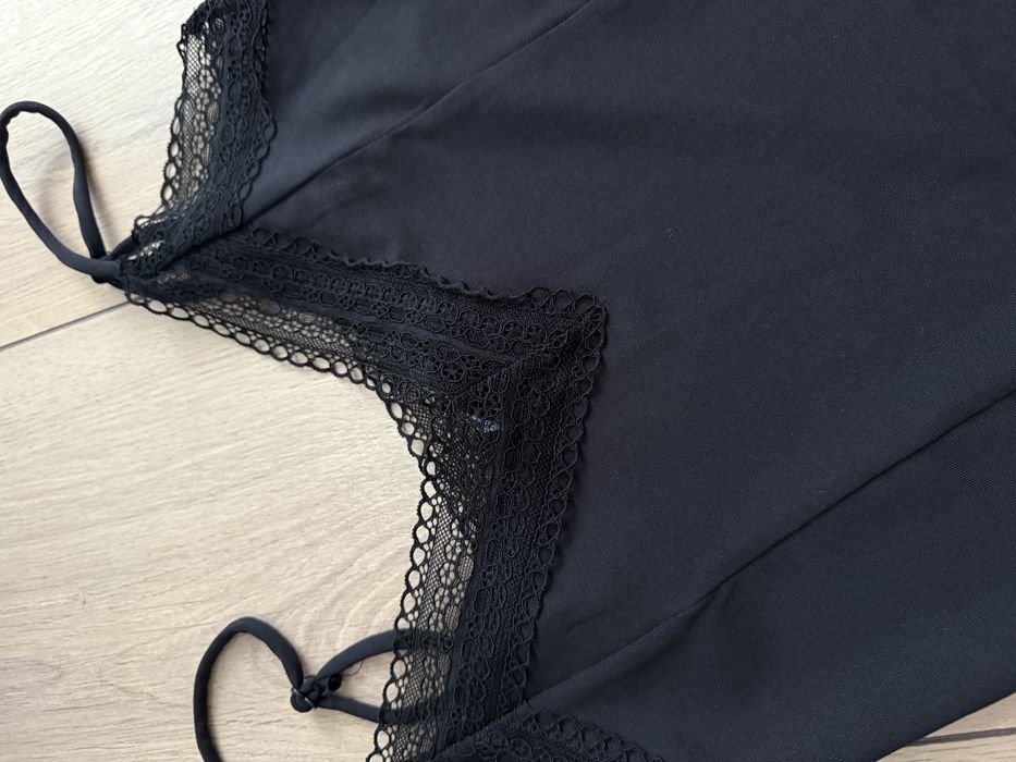 Top negru body Stradivarius