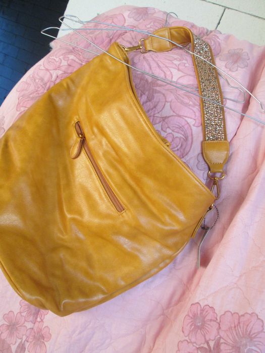 poseta noua incapatoare Meli Melo