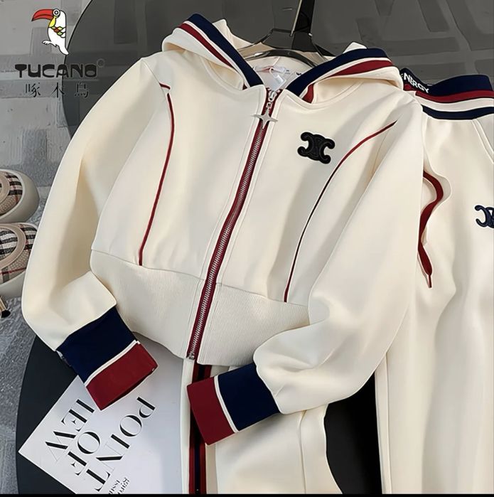 Женская модная спортивка