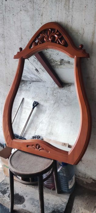 Зеркало настенное в деревянной раме. СССР