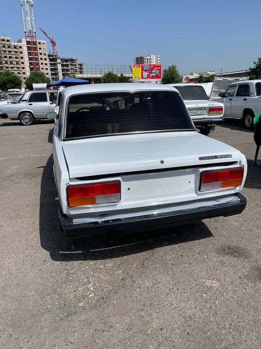 Vaz 2107 sotiladi