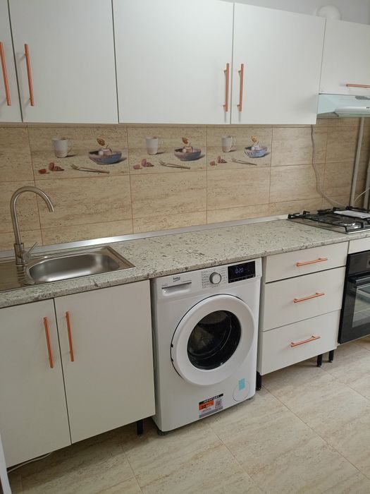 Închiriez apartament