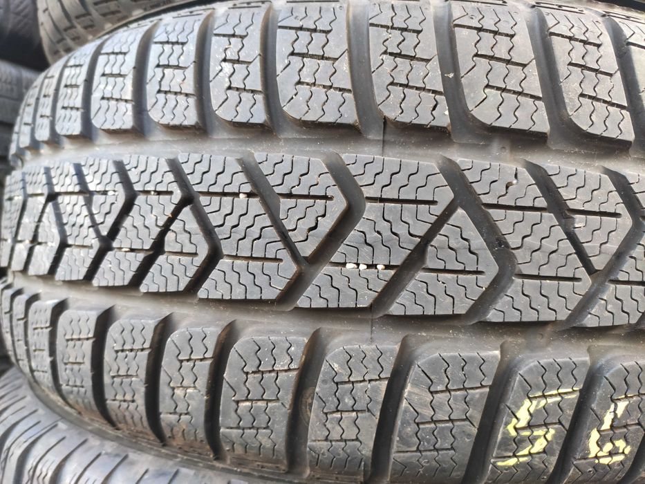 2бр Зимни гуми 215 60 16 - Pirelli - DOT 2022
